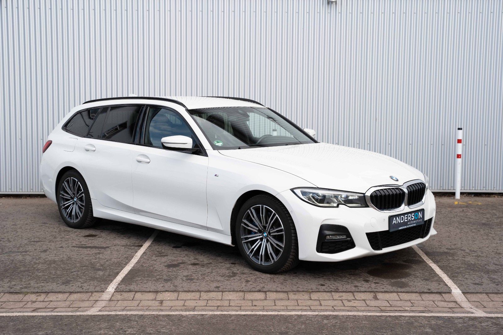 Fahrzeugabbildung BMW 320D XDRIVE M SPORT SHADOW LEDER HUD KAM ALLWETT