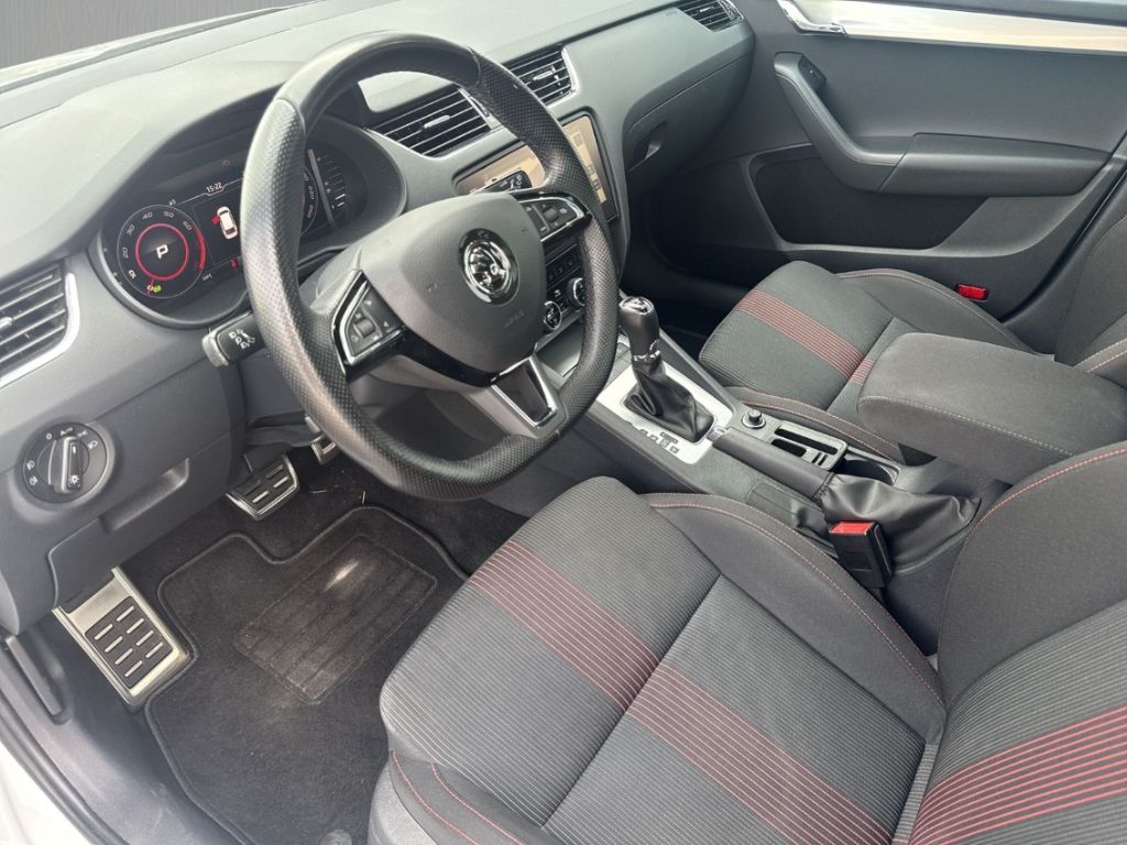 Skoda Octavia Combi 2.0TSI DSG 4x4 Sport Edition Pano foto 13