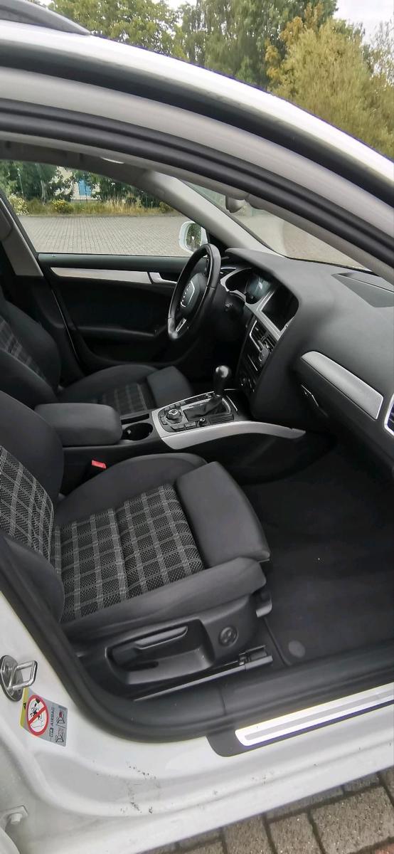 Audi A4 2010 — photo 6