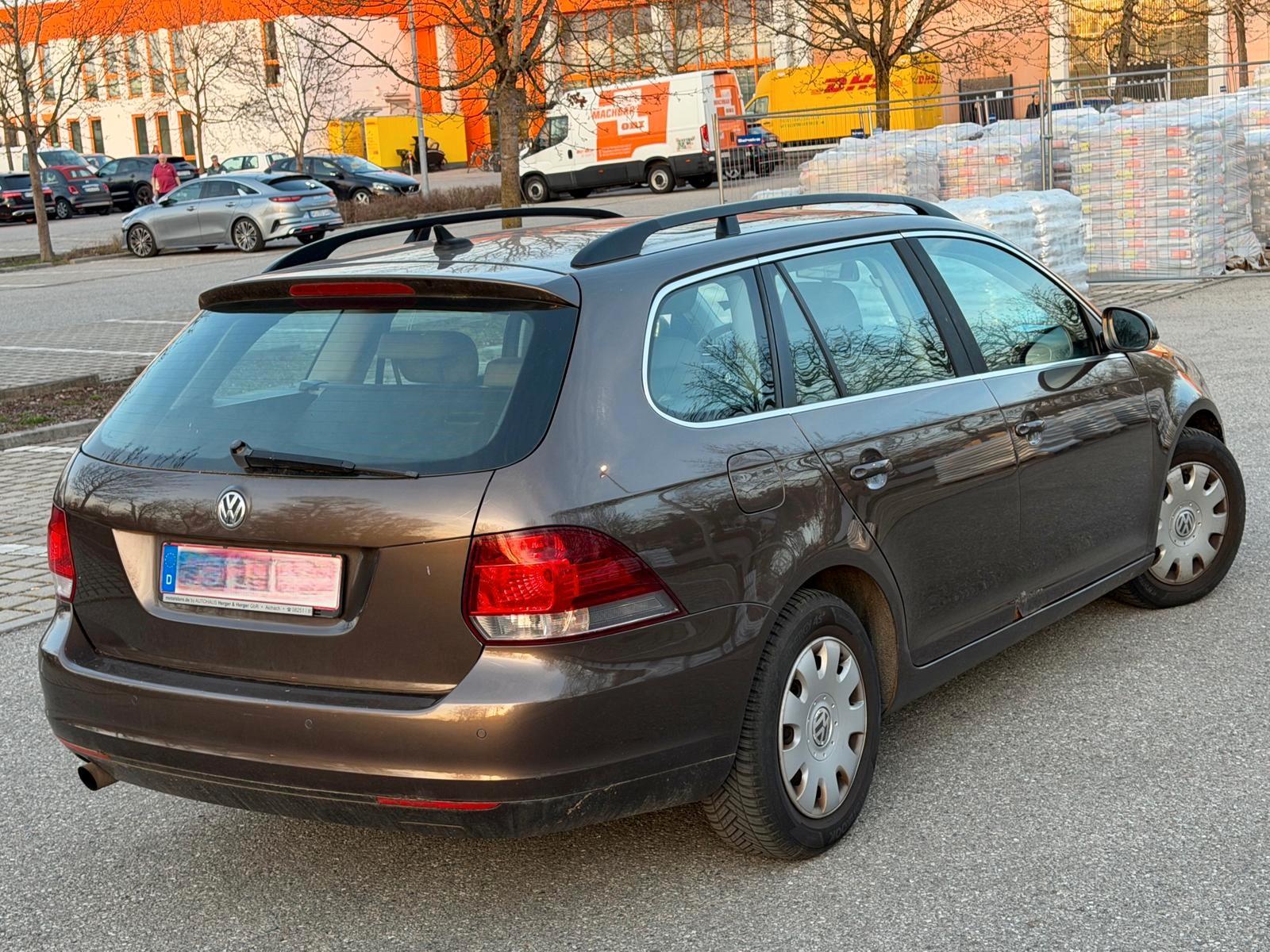 Volkswagen Golf 2013 — interior