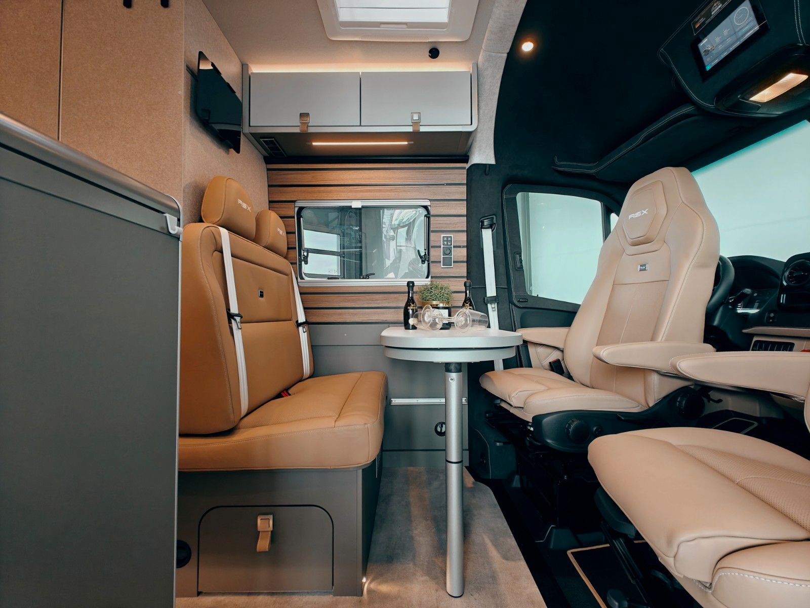 Fahrzeugabbildung HYMER / ERIBA / HYMERCAR GRAND CANYON S MB 600 4x4² RSX - TRIPLE CARBON