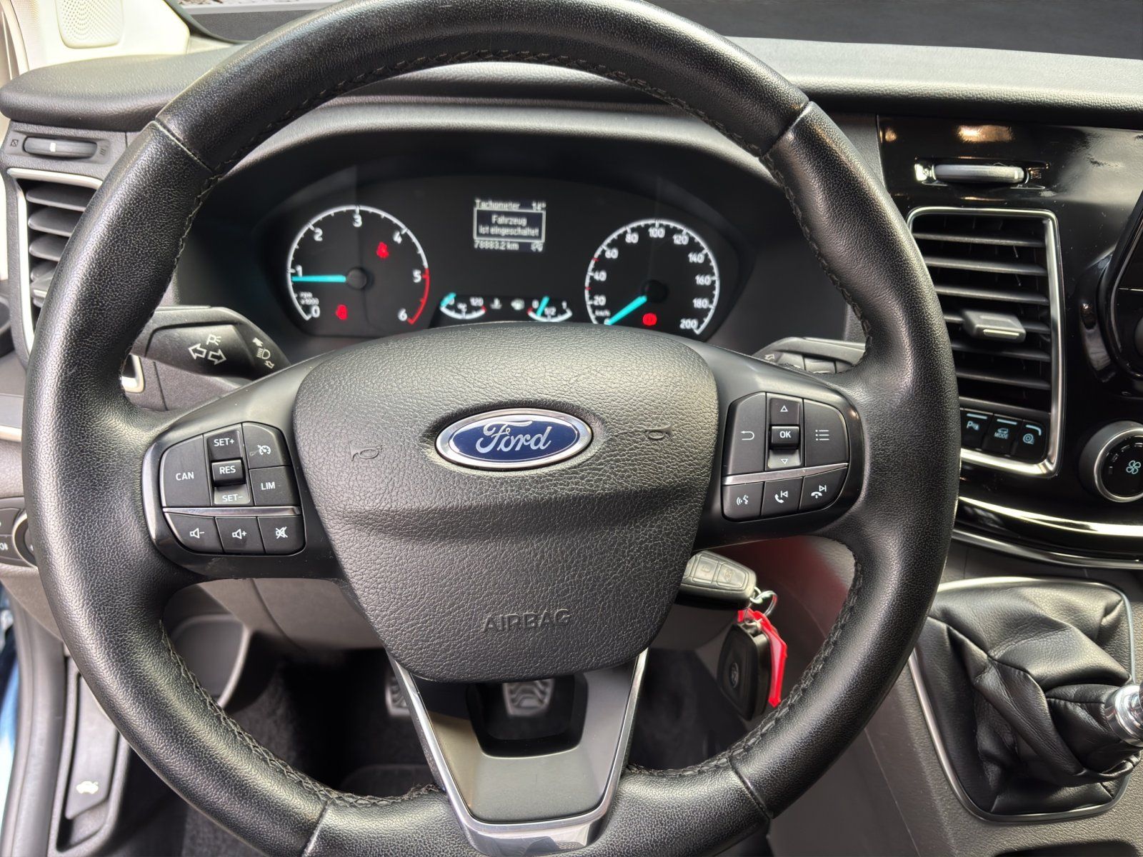 Fahrzeugabbildung Ford Tourneo Custom 2.0 TDi 320 L1 Titanium