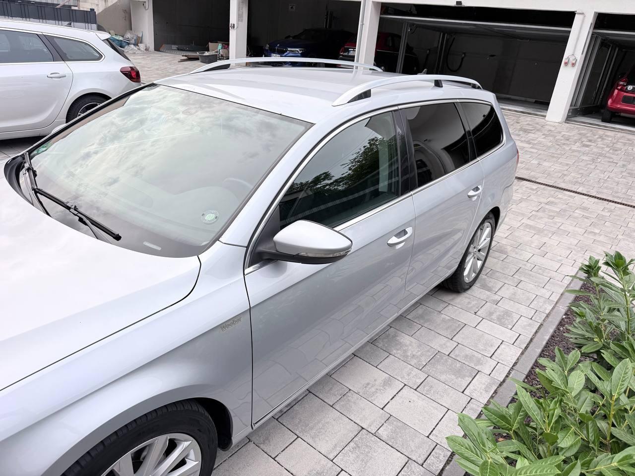 Volkswagen Passat 2012 — rear view