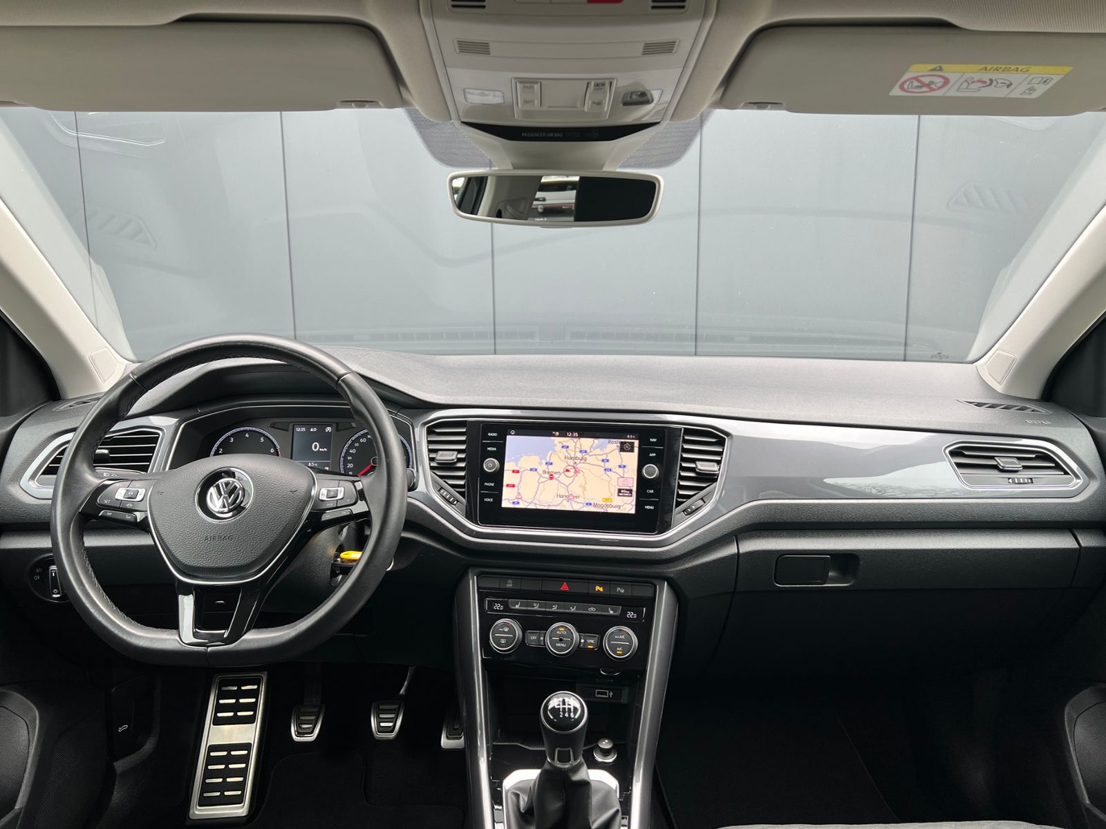 Fahrzeugabbildung Volkswagen T-Roc R-Line 1.5 TSI IQ.DRIVE *AHK, Climatronic,