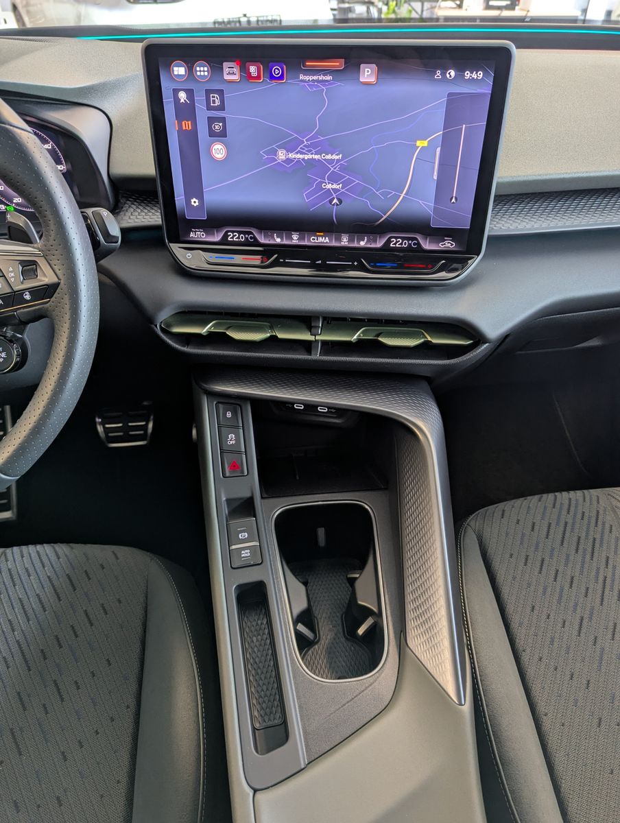 Fahrzeugabbildung CUPRA Terramar 1.5 eTSI Tribe Sennh Matrix HUD AHK 20
