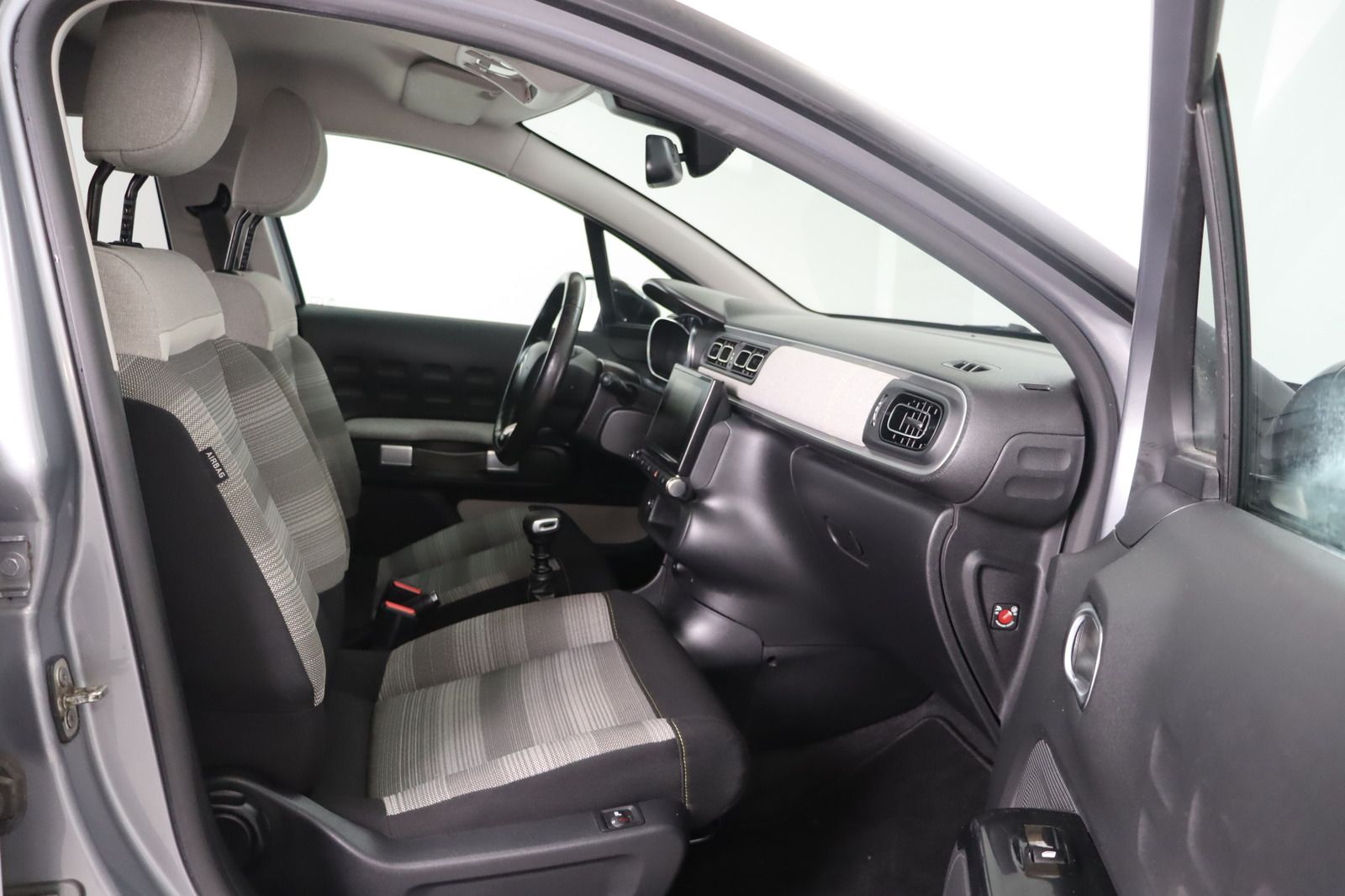 Fahrzeugabbildung Citroën C3 * LED * Navi * Keyless * 8-fach