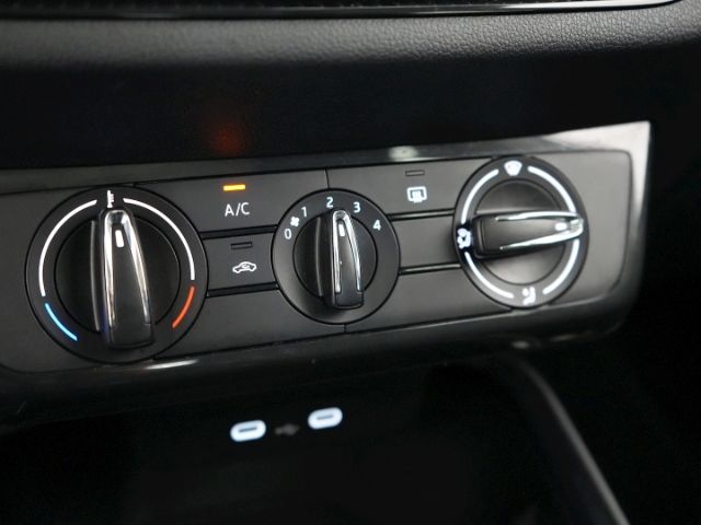 Fabia ACTIVE MPI+LED LICHT+PARKPILOT HI+KLIMAANL