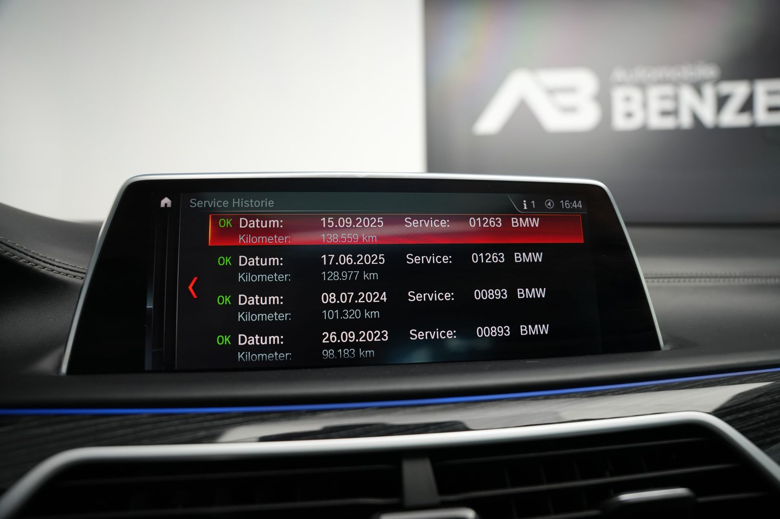 Fahrzeugabbildung BMW 750 750 xDrive*M-Paket*S-Dach*Bowers&Wilkins*HUD