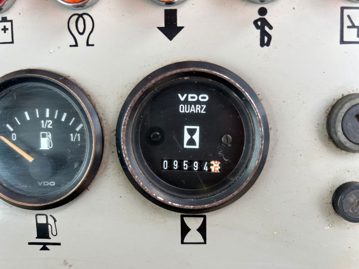 Fahrzeugabbildung Liebherr LR 622 Laderaupe / 9.594h / 1996