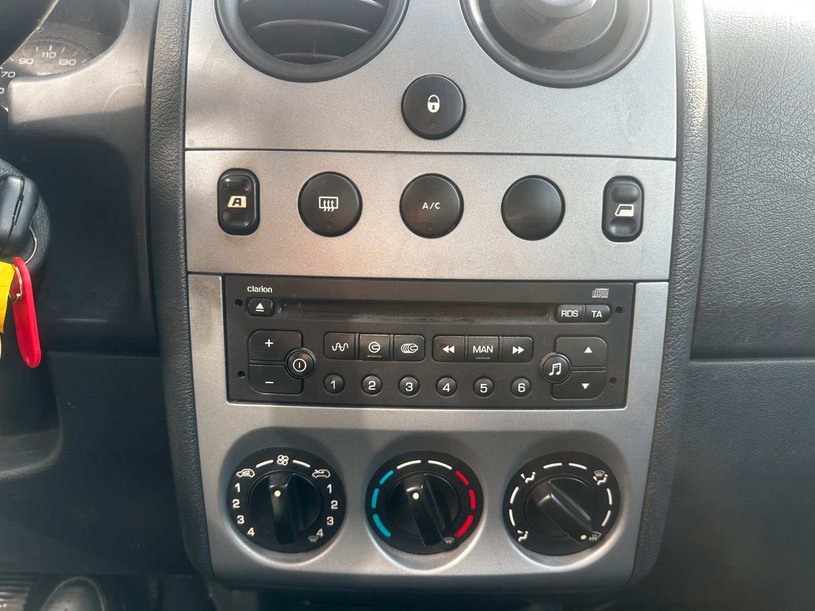 Fahrzeugabbildung Citroën Berlingo 1.4 First Kombi 8-fach, KD & TÜV neu.