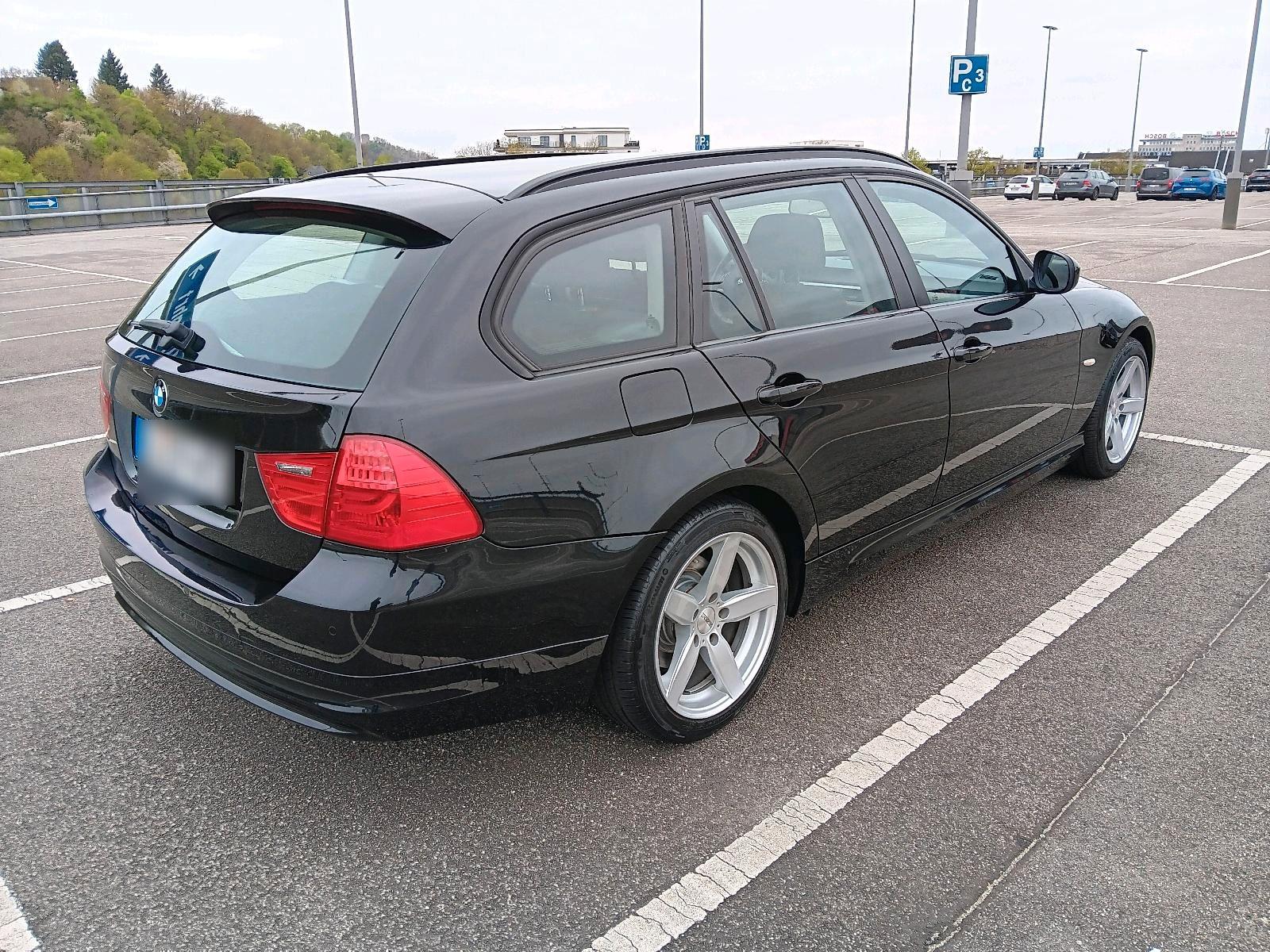 BMW  2012 — rear view