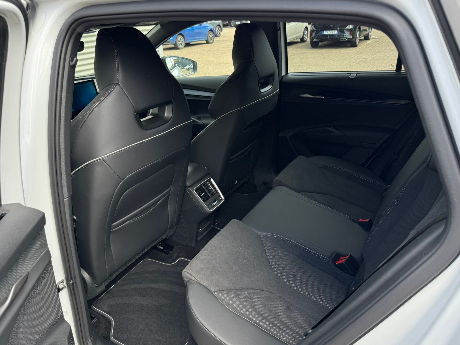 Fahrzeugabbildung SKODA Enyaq 85 x Sportline