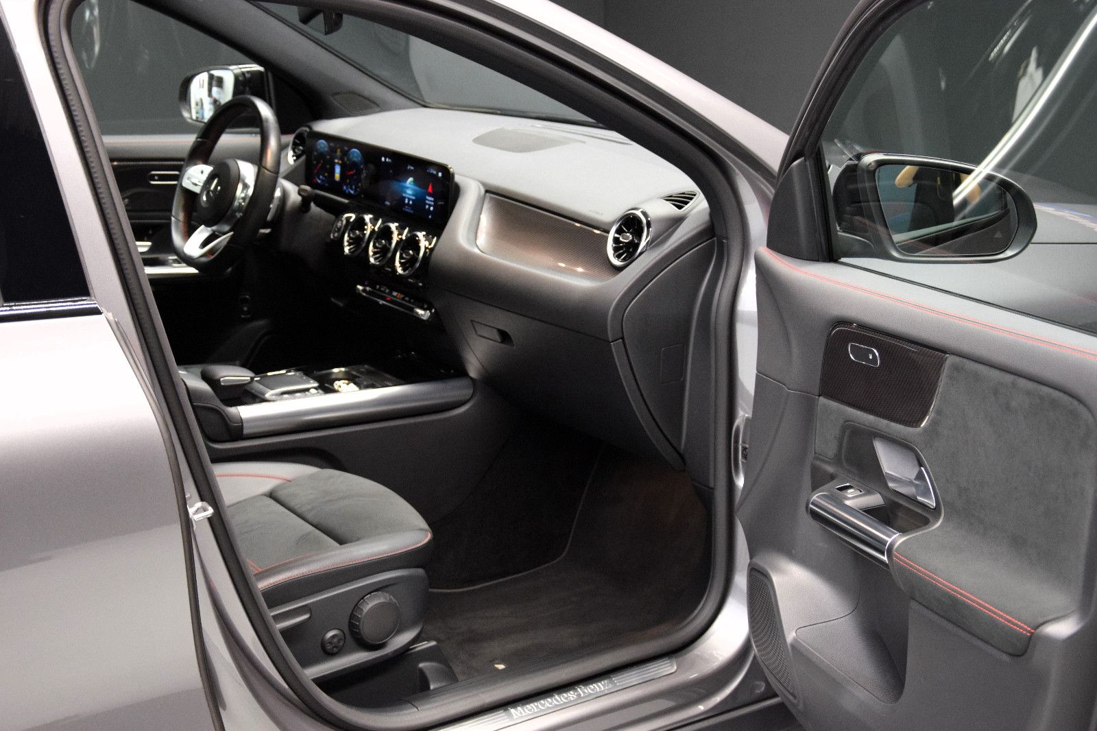 Fahrzeugabbildung Mercedes-Benz GLA 200 AMG-Line LED Kamera Business Pano