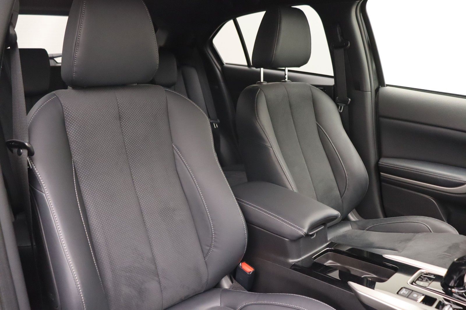 Fahrzeugabbildung Mitsubishi Eclipse Cross Plus Hybrid 4WD