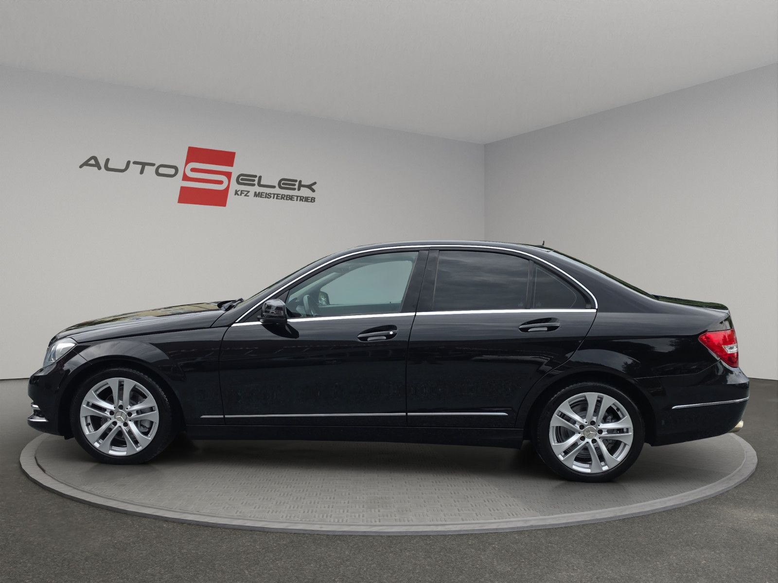 Fahrzeugabbildung Mercedes-Benz C 200 CGI BlueEfficiency AVANTGARDE/AUTOMATIK