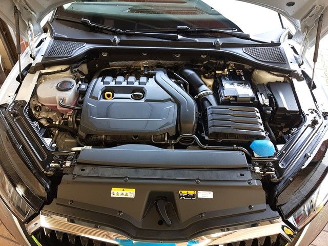 Fahrzeugabbildung Skoda Octavia Combi Style 1.5TSI DSG AHK Matrix el.Hec