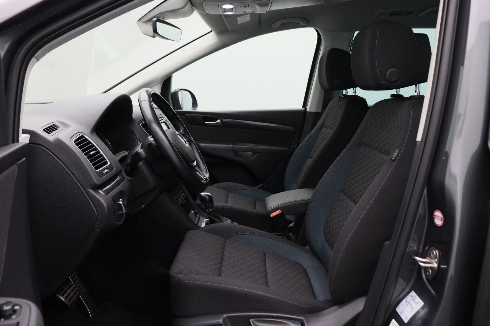 Fahrzeugabbildung Volkswagen Sharan 2.0 IQ.DRIVE ACC NAVI AHK R-Kamera
