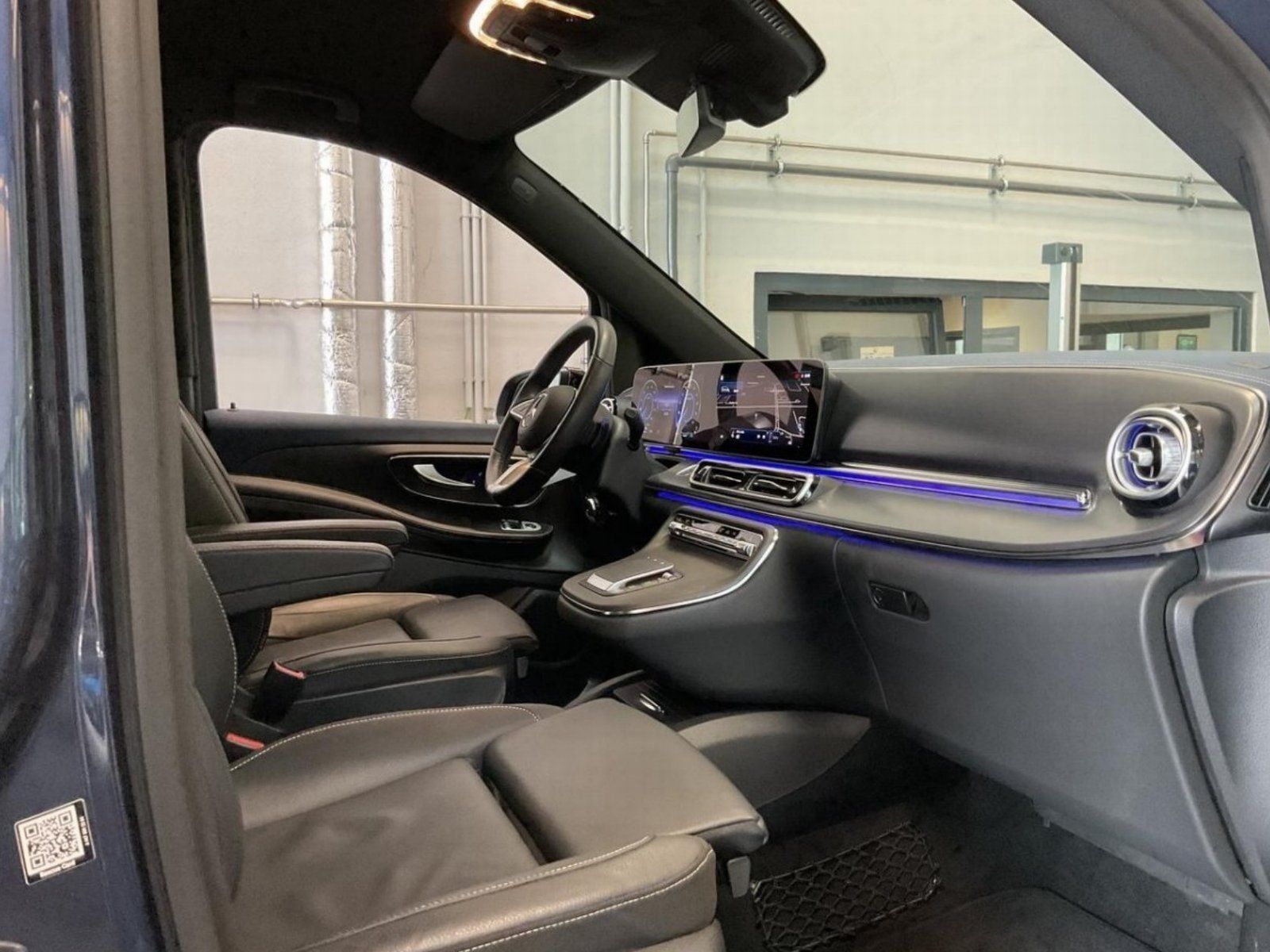 Fahrzeugabbildung Mercedes-Benz EQV 300 L Facelift AVANTGA Pano DISTRO 360° MLED