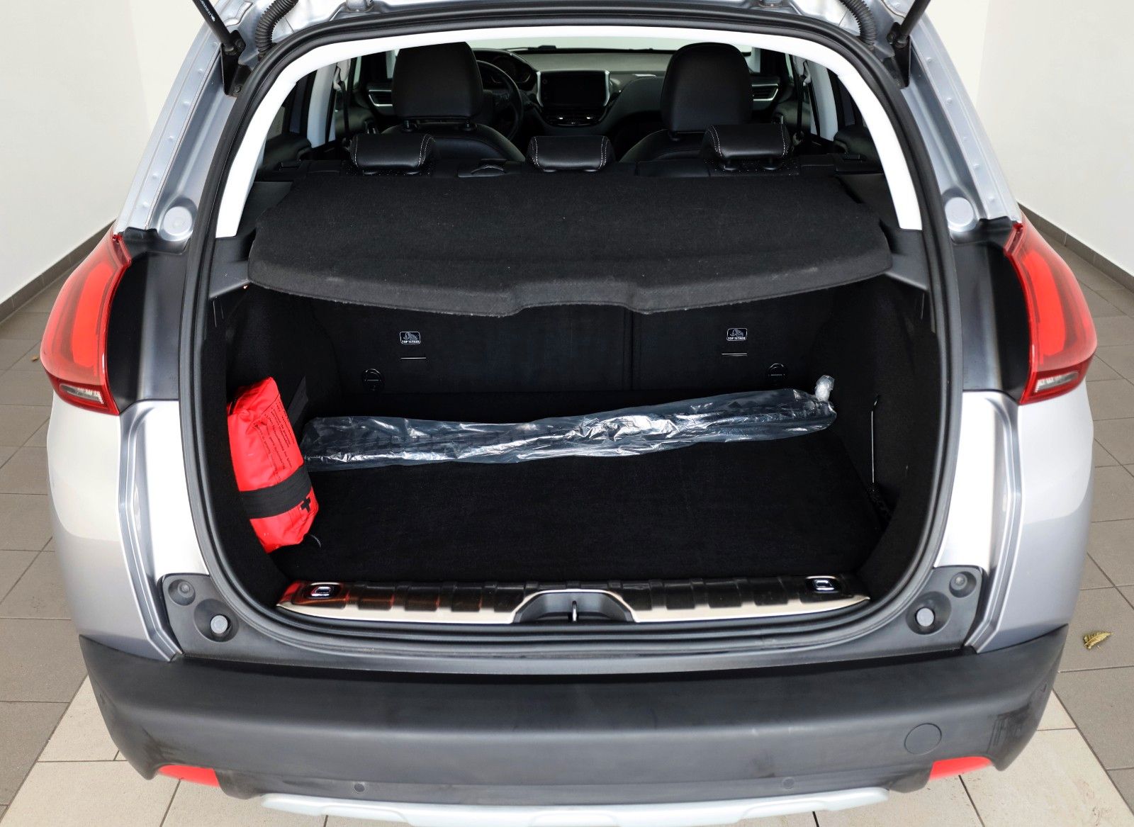 Fahrzeugabbildung Peugeot 2008 Allure Leder,Navi,Panorama,Kamera,SH,PDC