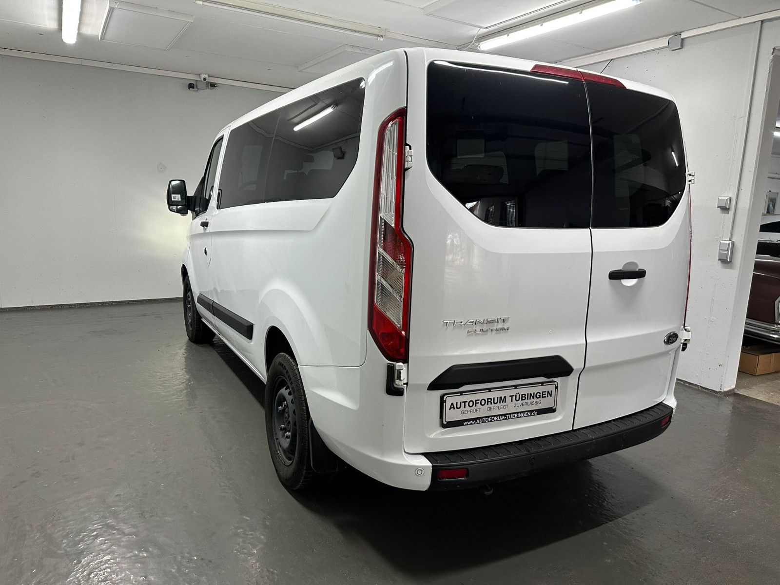 Fahrzeugabbildung Ford Transit Custom 320 L1H1 9-SITZE*2xKLIMA*TEMPO*ZH
