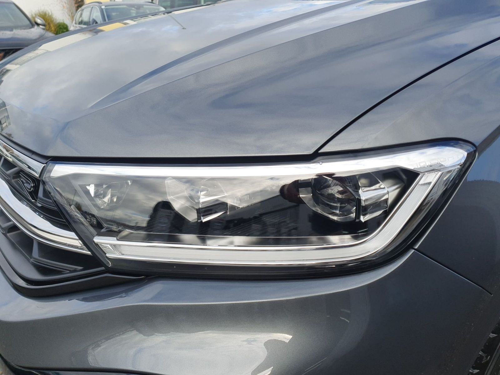 Volkswagen T-Roc 1.5l TSI DSG R-Line NAVI MATRIX AHK KAMER foto 4