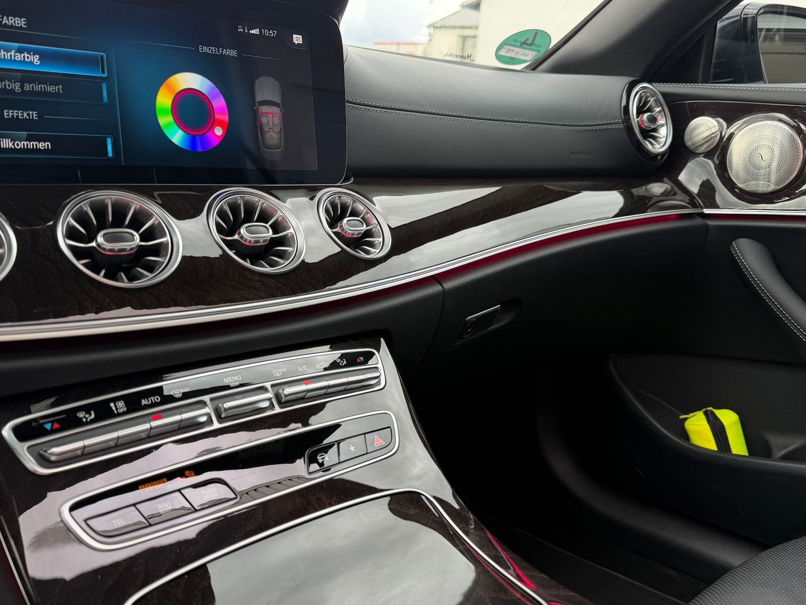 Fahrzeugabbildung Mercedes-Benz E 450 Cabrio AMG/BURMESTER/HUD/AMBIENTE/MASSAGE/