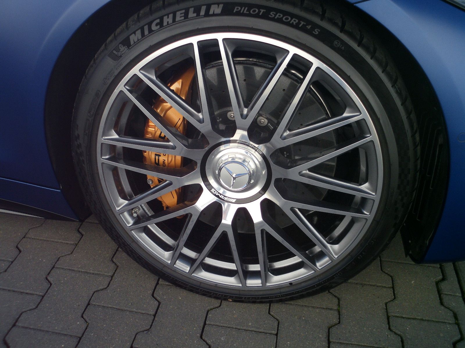 Fahrzeugabbildung Mercedes-Benz SL 63 AMG  4MATIC+ Keramik /Carbon/Lift/3D/Full
