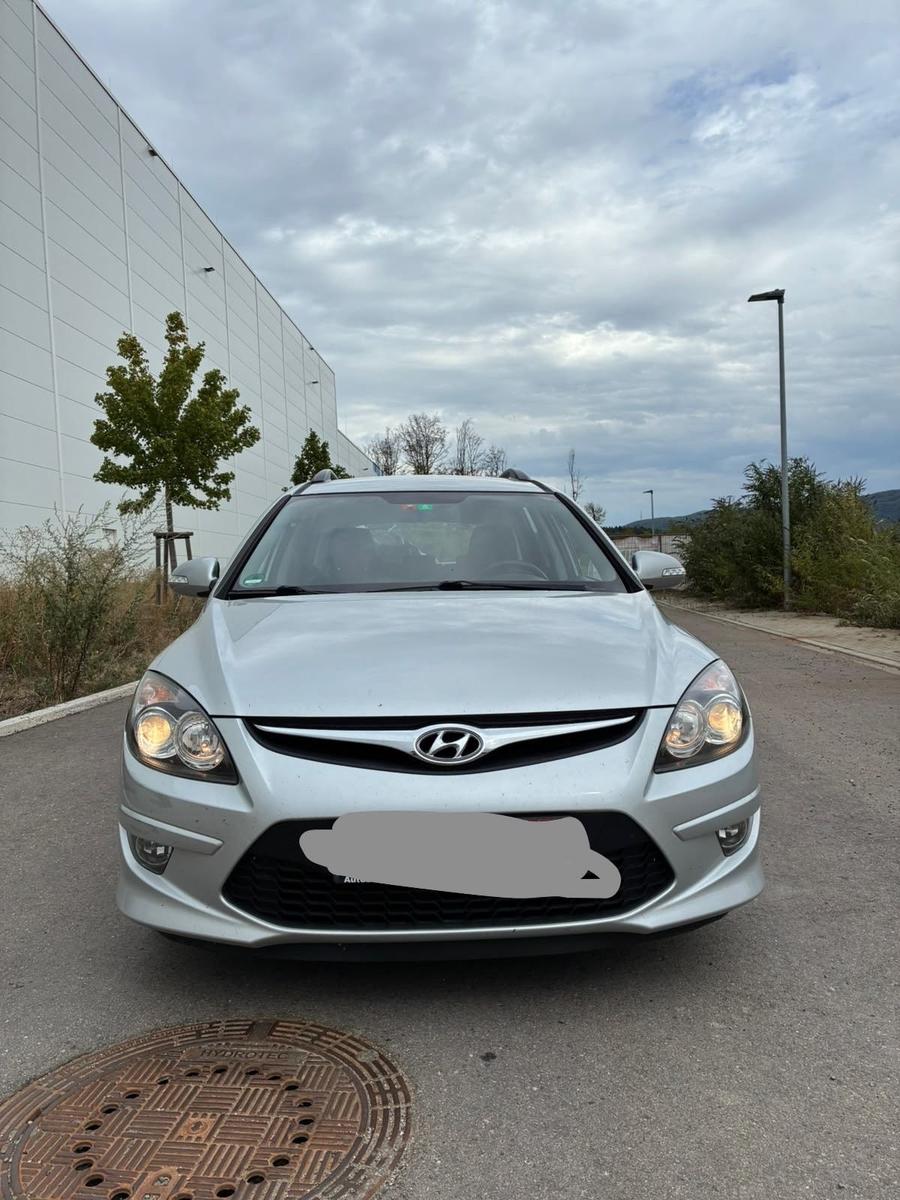 Hyundai i30 2011 — engine 110 HP (81kW)