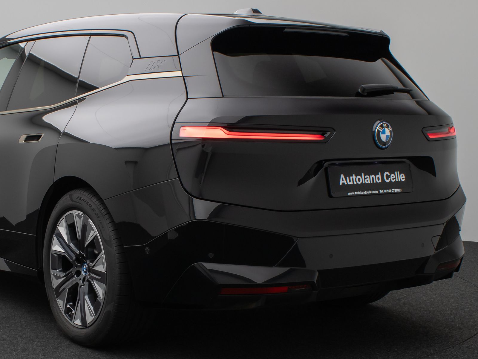 Fahrzeugabbildung BMW iX xD50 Sport 360°H/K DAB SoftCl AHK Komfort 21"