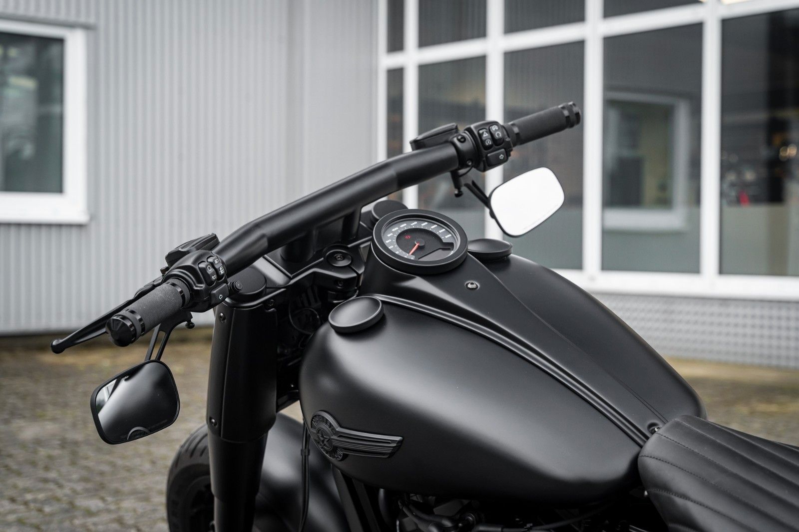 Fahrzeugabbildung Harley-Davidson FLFBS Fat Boy 128cui - Custom 1of1 "Black Titan"