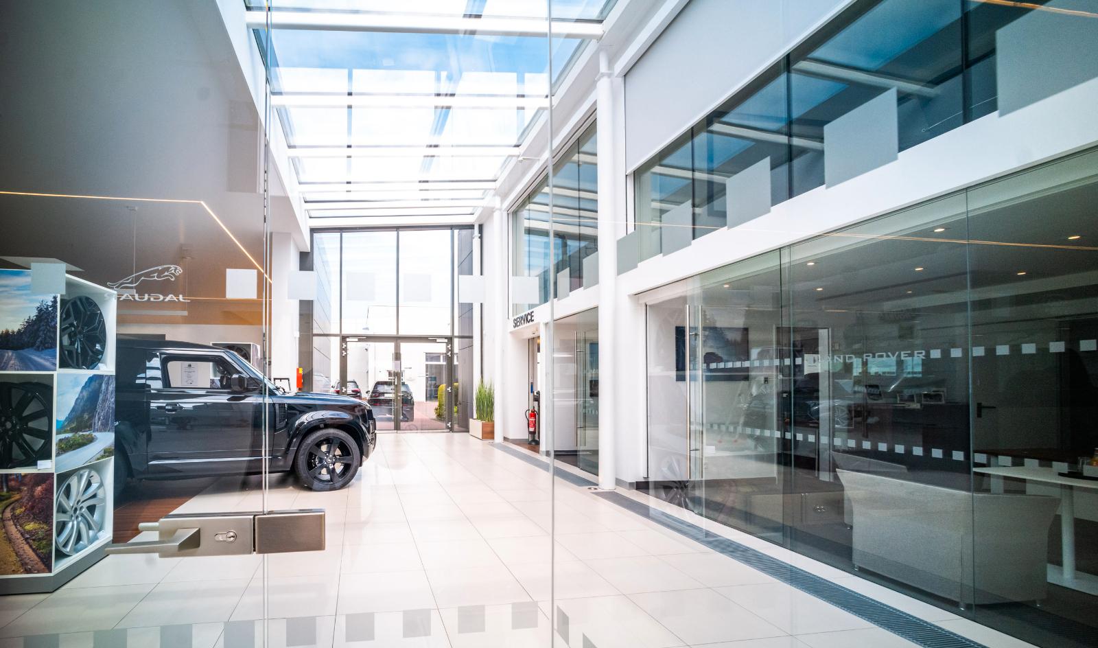 showroom-image-top