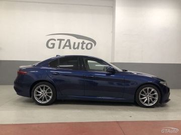 Alfa-Romeo Giulia - 8