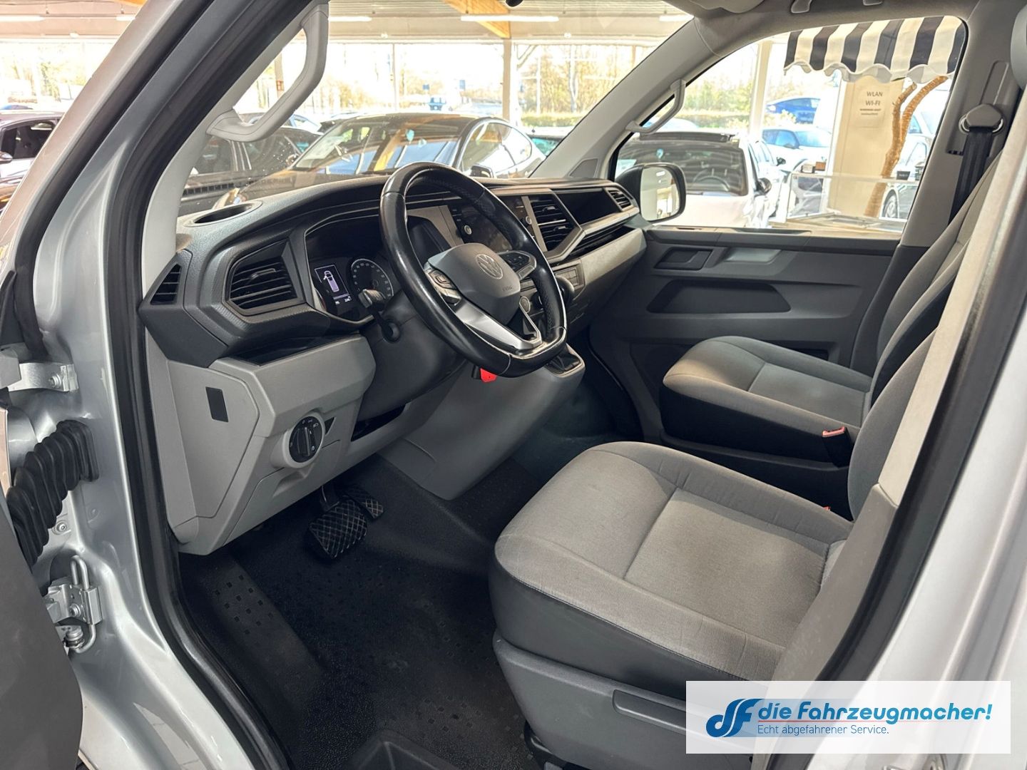 Fahrzeugabbildung Volkswagen T6.1 Transporter Kasten FWD Navi LED ACC Apple C