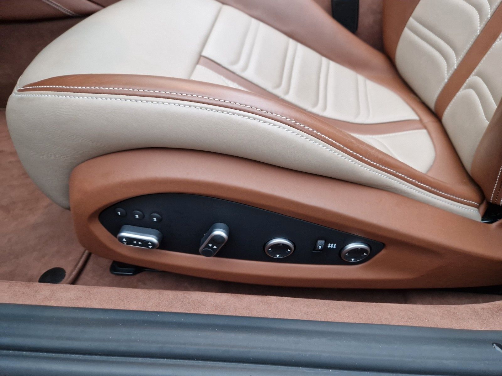Fahrzeugabbildung Ferrari California T*Tailor Made*1of1*Sammler