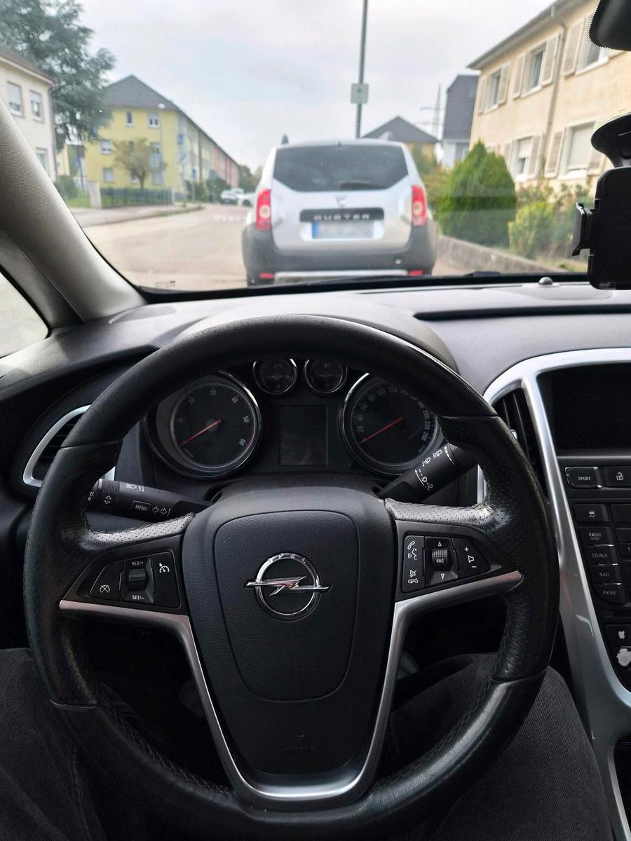 Opel Astra 2010 — photo 5