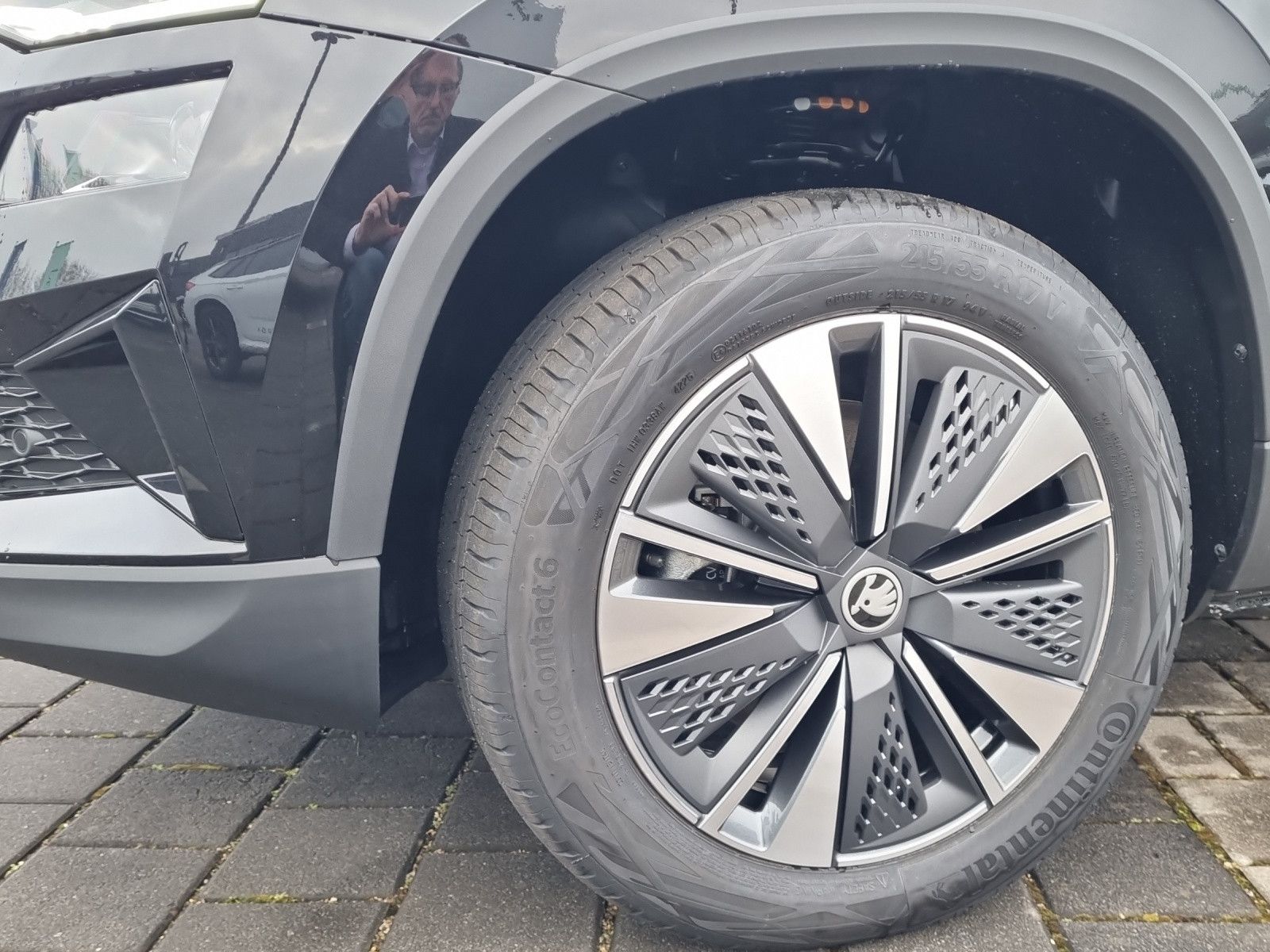 Fahrzeugabbildung SKODA Karoq Balance 1,5 TSI Fahrassi+ Komfort Gar. +3
