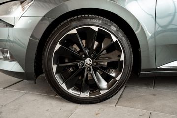 Fahrzeugabbildung SKODA Superb Combi Sportline 2.0 TDI DSG 140kW
