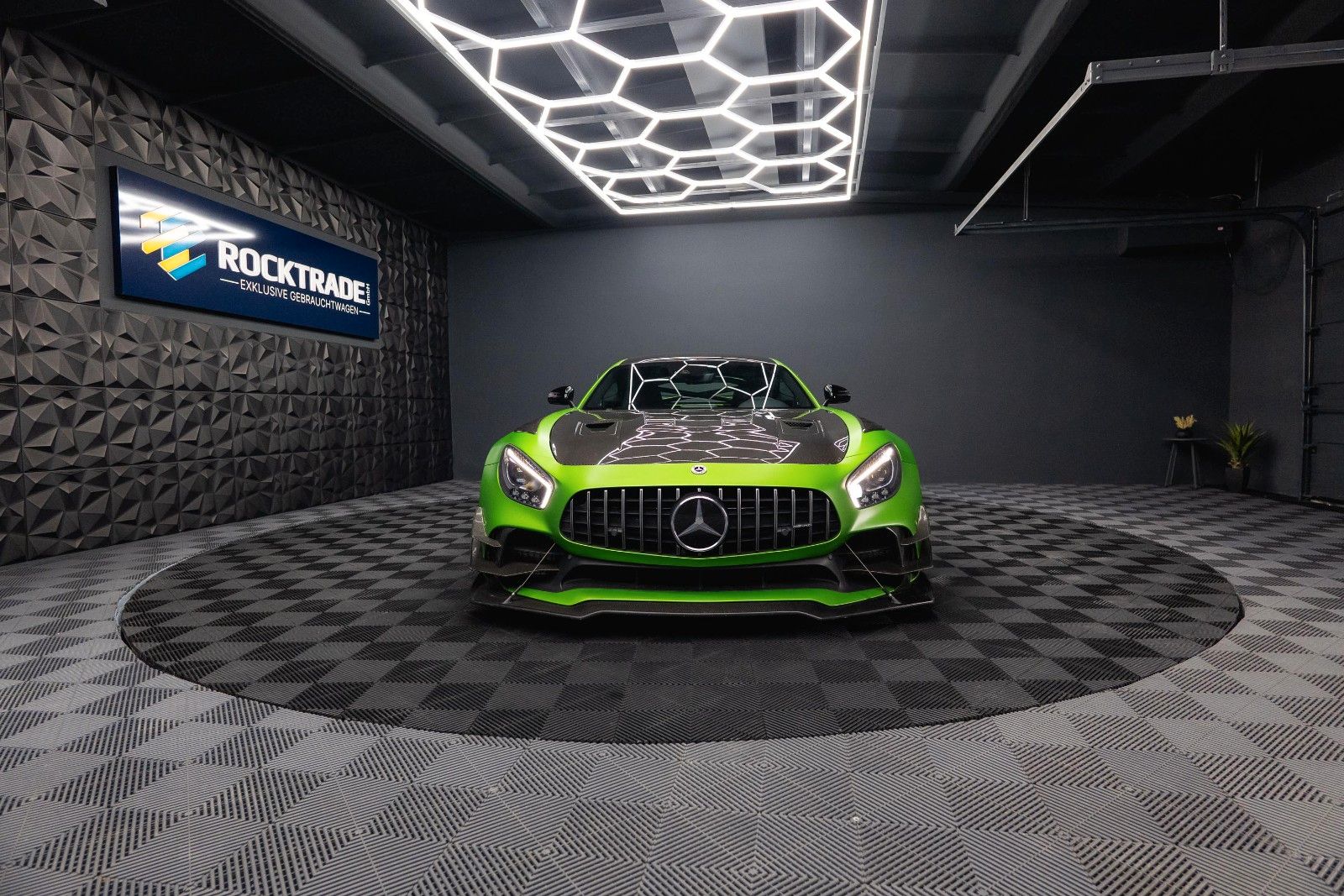 Fahrzeugabbildung Mercedes-Benz AMG GT R Coupe TIKT Performance | 750PS | Carbon