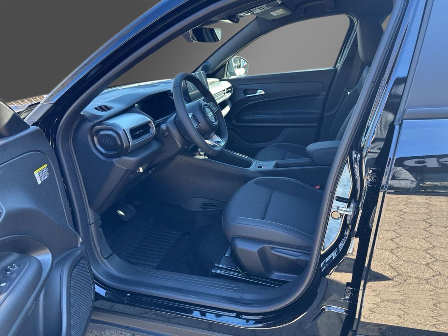 Fahrzeugabbildung Jeep Avenger BLACK EDITION-Winterpaket-Ganzjahresreif
