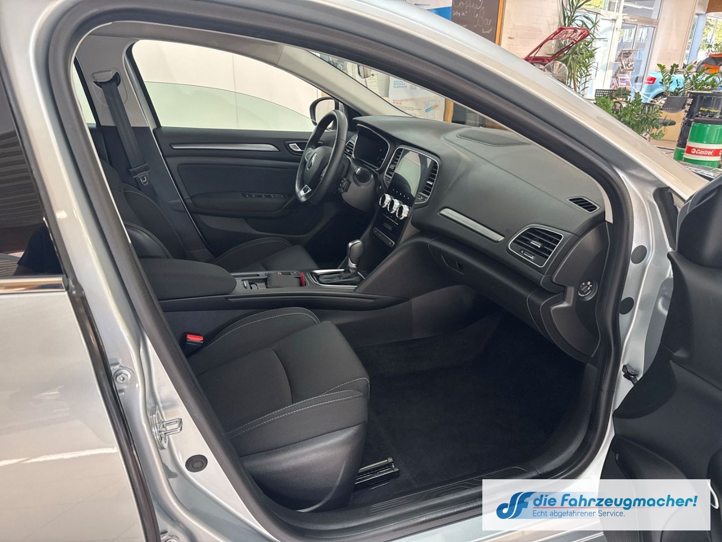 Fahrzeugabbildung Renault Megane E-TECH IV Grandtour Business Edition 1.6