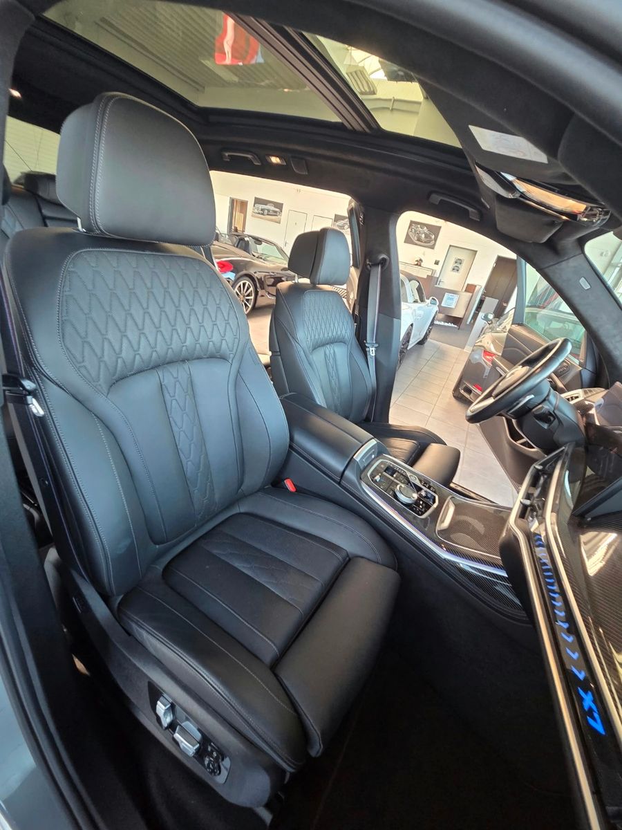 Fahrzeugabbildung BMW X7 xDrive 40 i M Sport/Voll/Skylounge, gestik