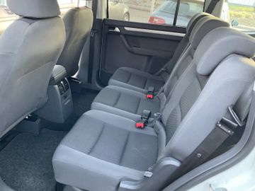 Volkswagen Touran - 11