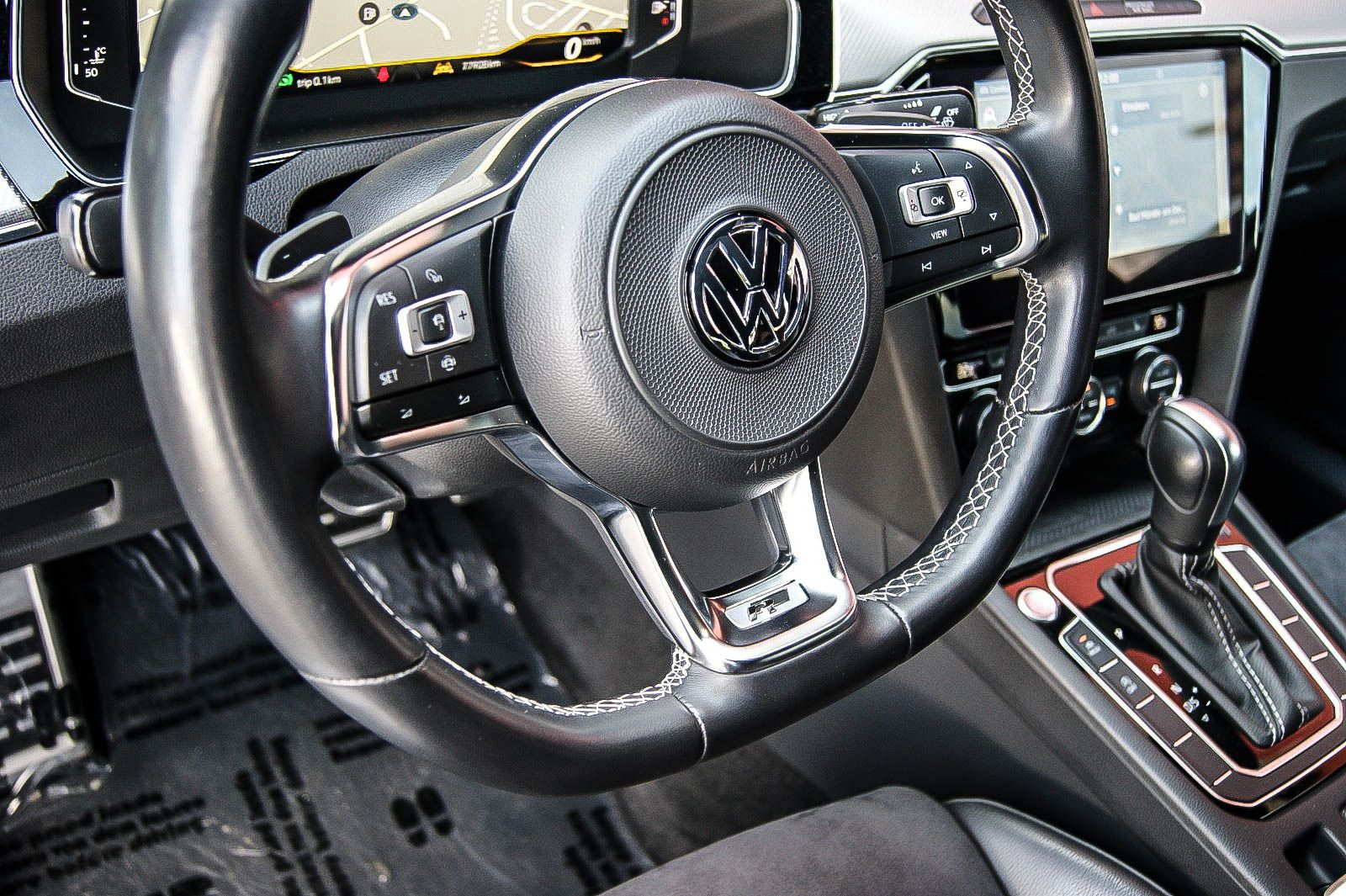 Fahrzeugabbildung Volkswagen Arteon R-Line 4Motion HEADUP PANORAMA STANDHEIZG