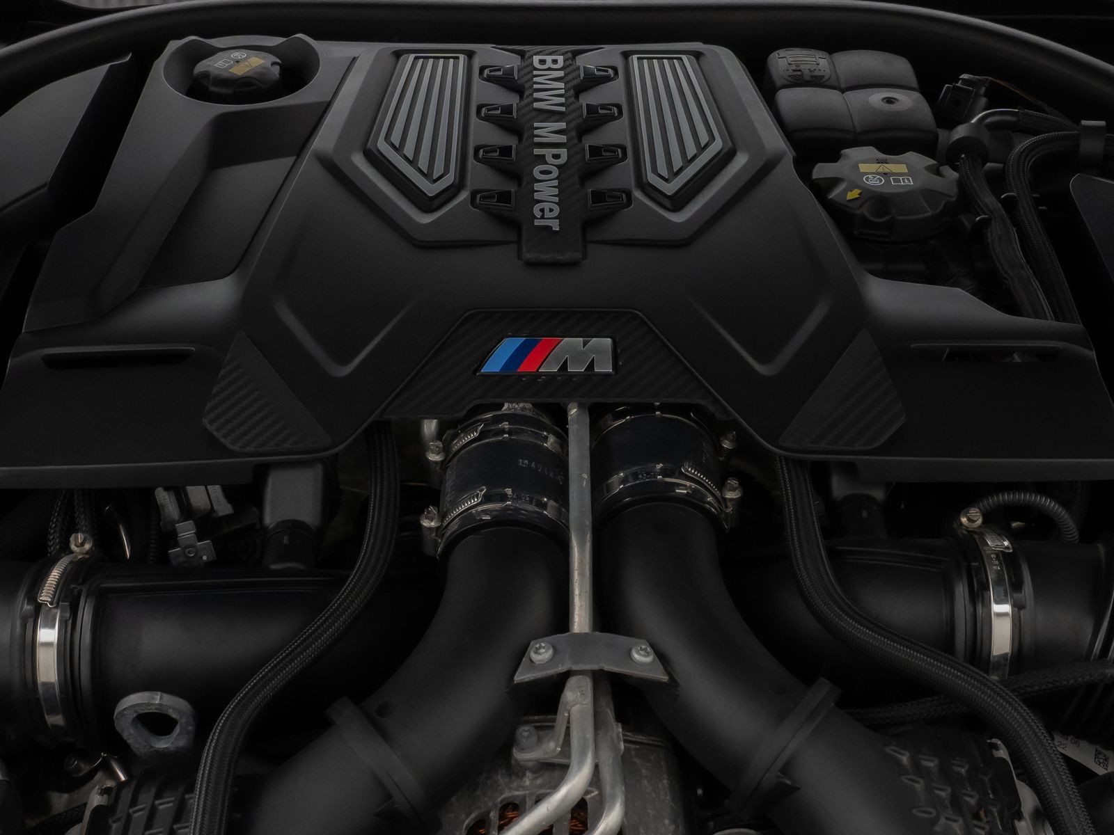 Fahrzeugabbildung BMW M5 Competition xD Kamera HUD DAB B&W SoftCL 20"