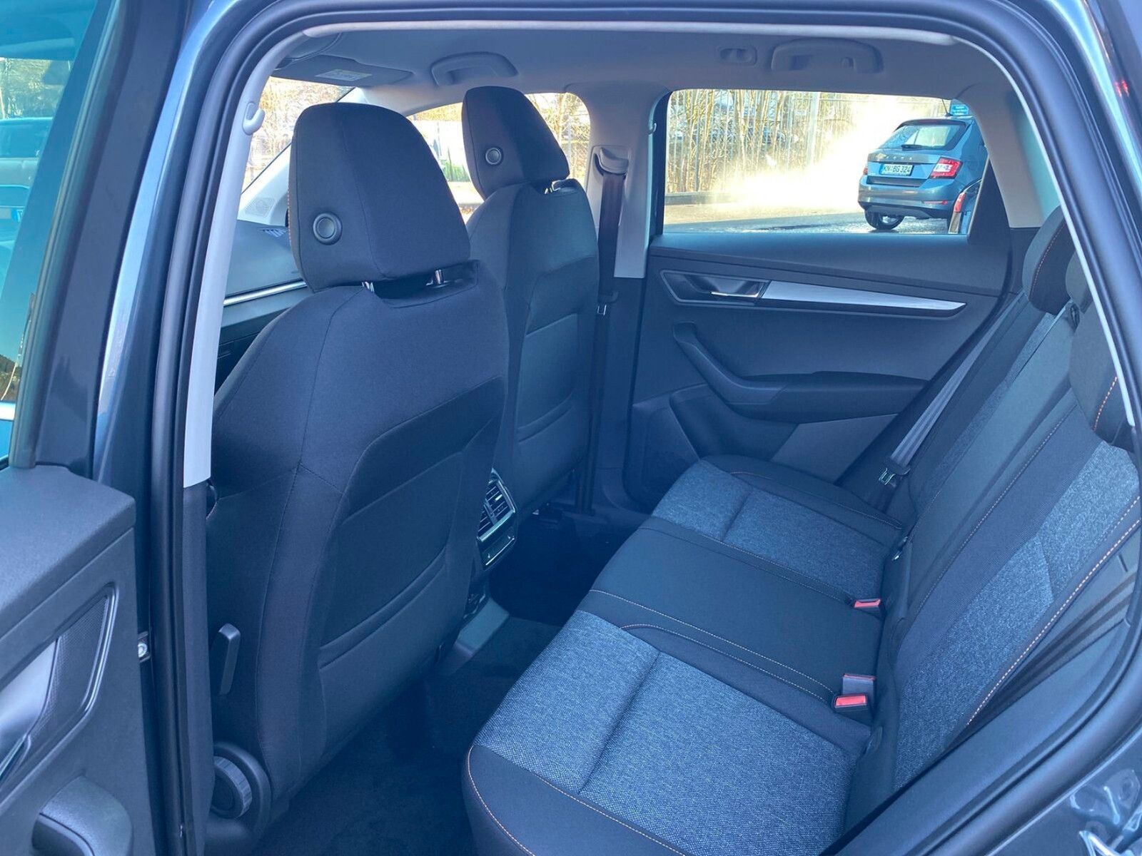 SKODA Karoq 1.5 TSI Clever DSG / LED / NAVI / ACC / SI - Image 14