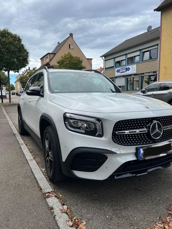 Image of Mercedes-Benz GLB 200