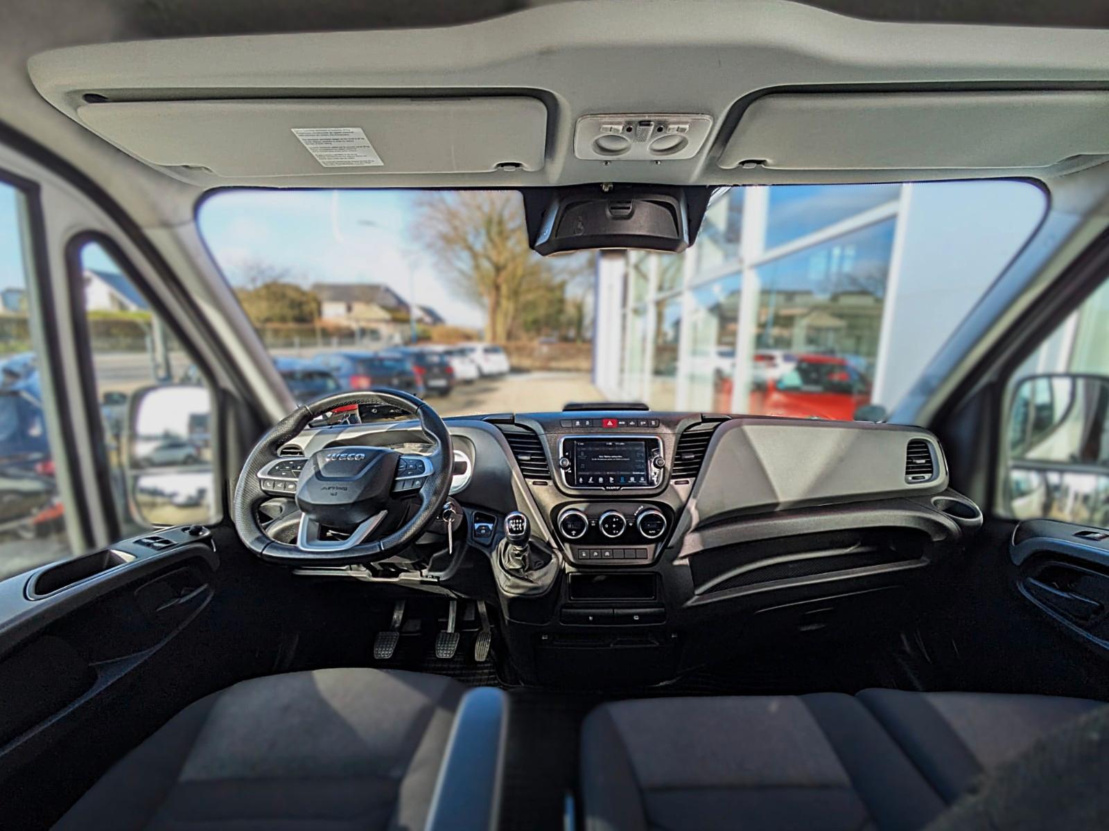 Iveco Daily DOKA KASTEN 6 SITZE KLIMA NAVI STANDH. CAM