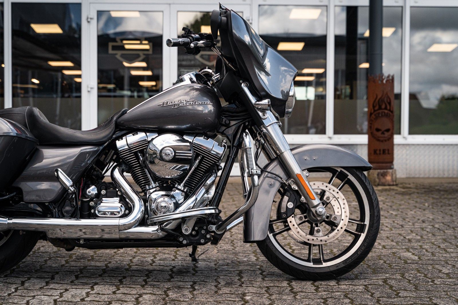 Fahrzeugabbildung Harley-Davidson FLHX Street Glide 103 cui - Kesstech -