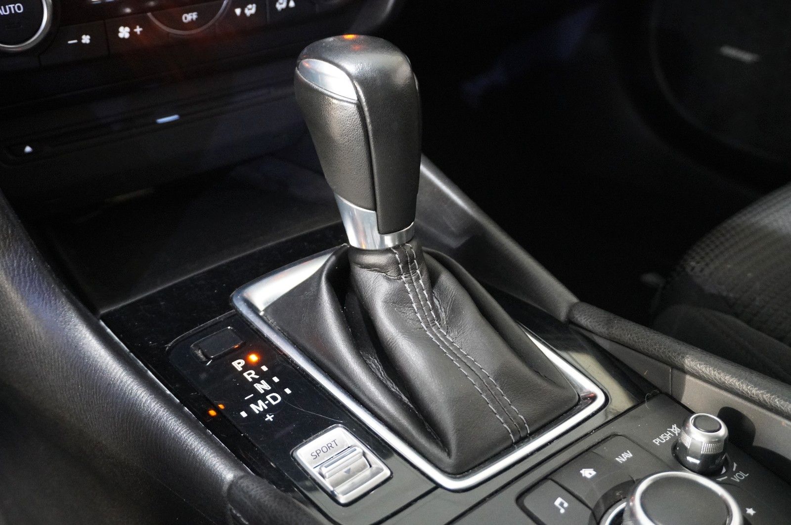 Fahrzeugabbildung Mazda 3 Lim. 2.0 OPTIMUM NAVI/LED/KAMERA/TEMP./HUD/AHK