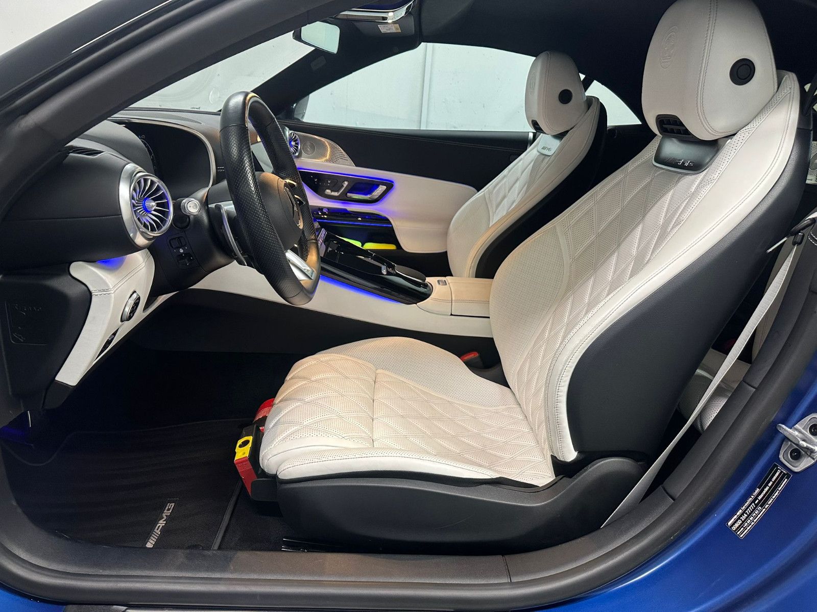 Fahrzeugabbildung Mercedes-Benz SL 63 AMG 4MATIC+ *KERAMIK*MANUFAKTUR*CARBON*TV*